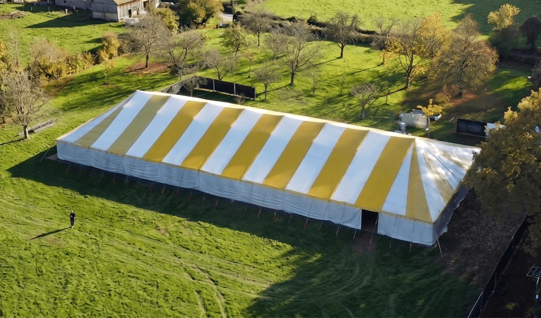 Professionele festivaltent van Atlas Outdoors – tot 45 meter lang en 20 meter breed